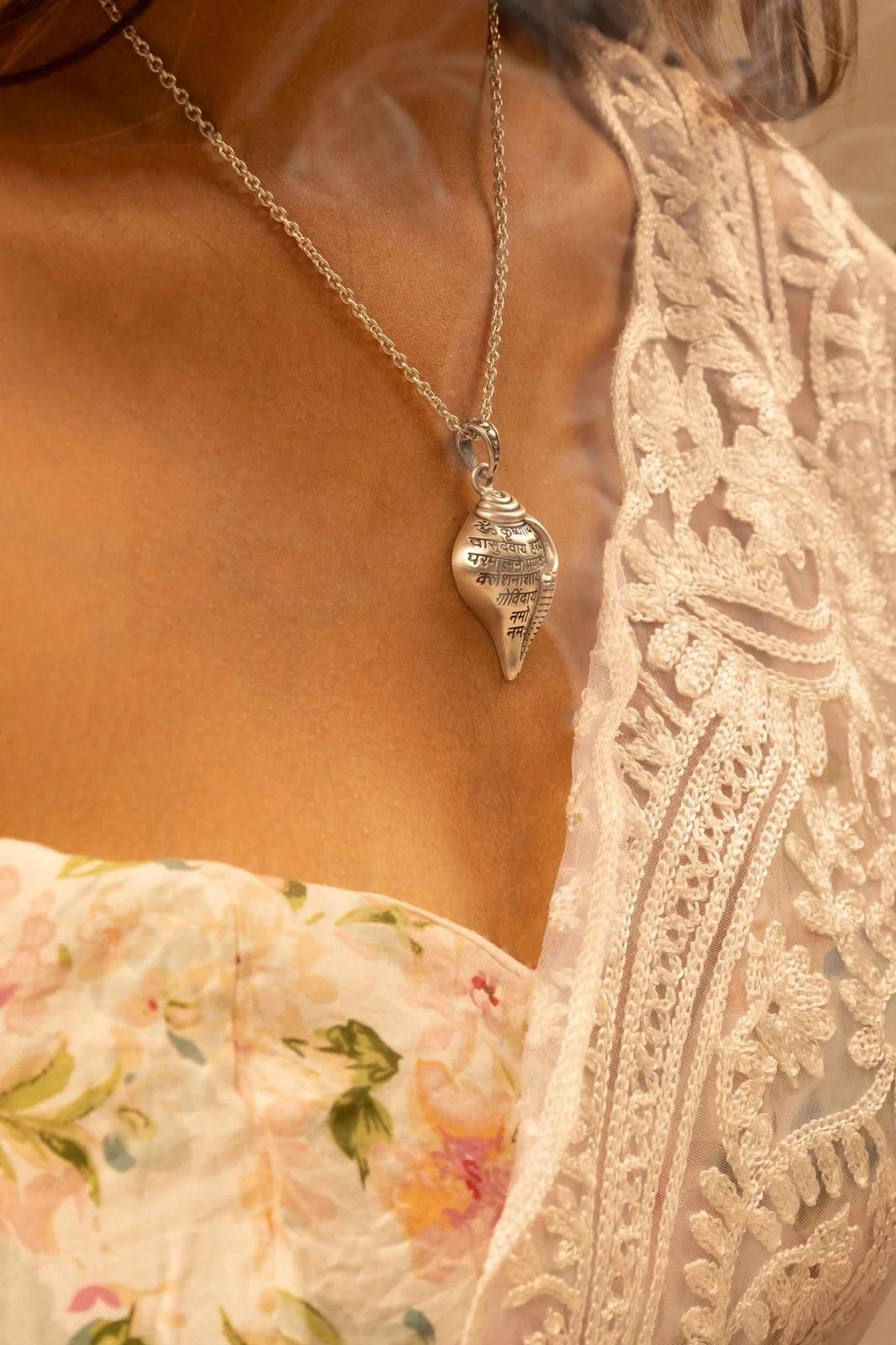 🦚 Shri Krishna Shankha Pendant with Chain | 🕉️