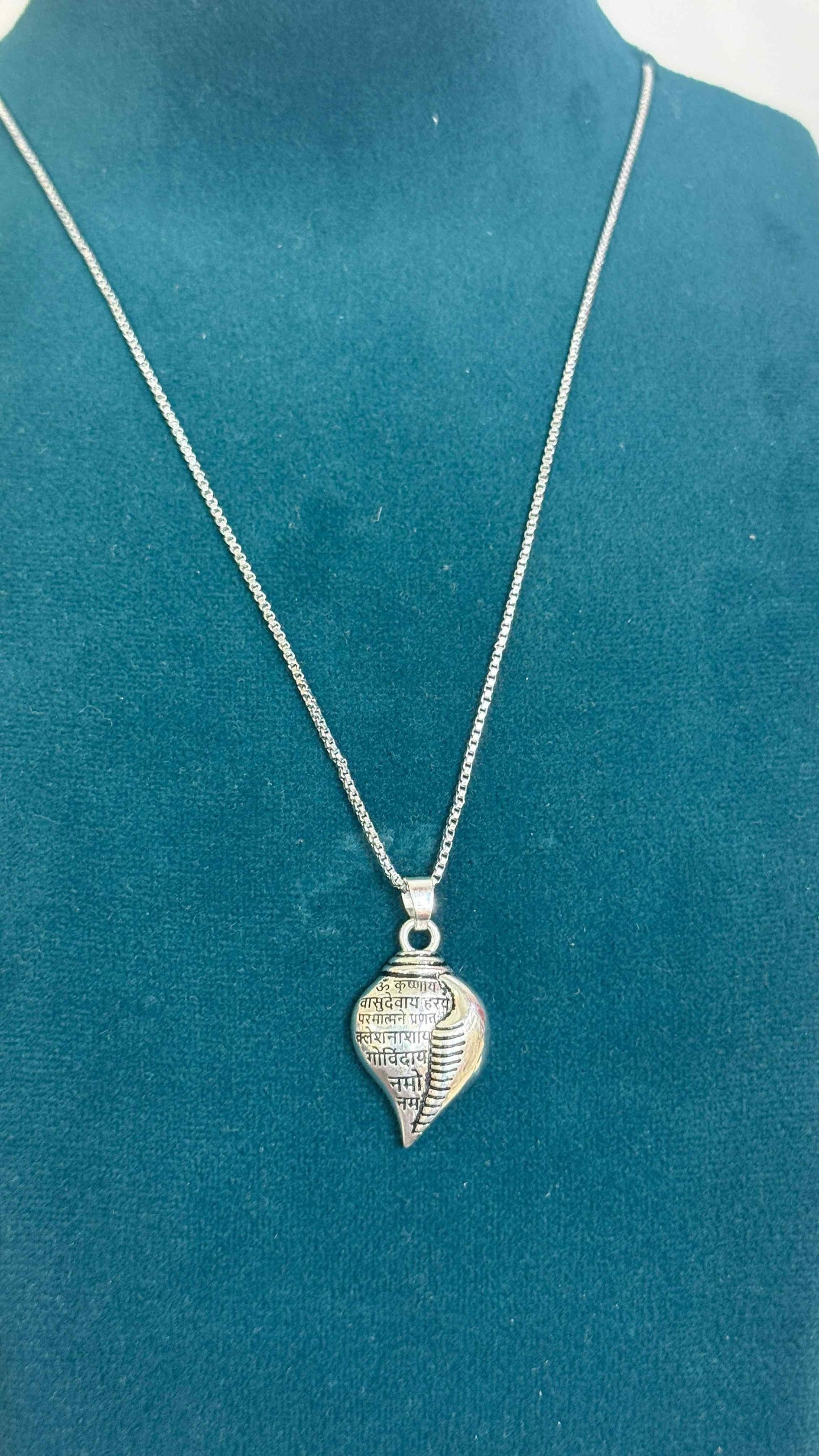 🦚 Shri Krishna Shankha Pendant with Chain | 🕉️