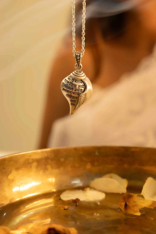🦚 Shri Krishna Shankha Pendant with Chain | 🕉️