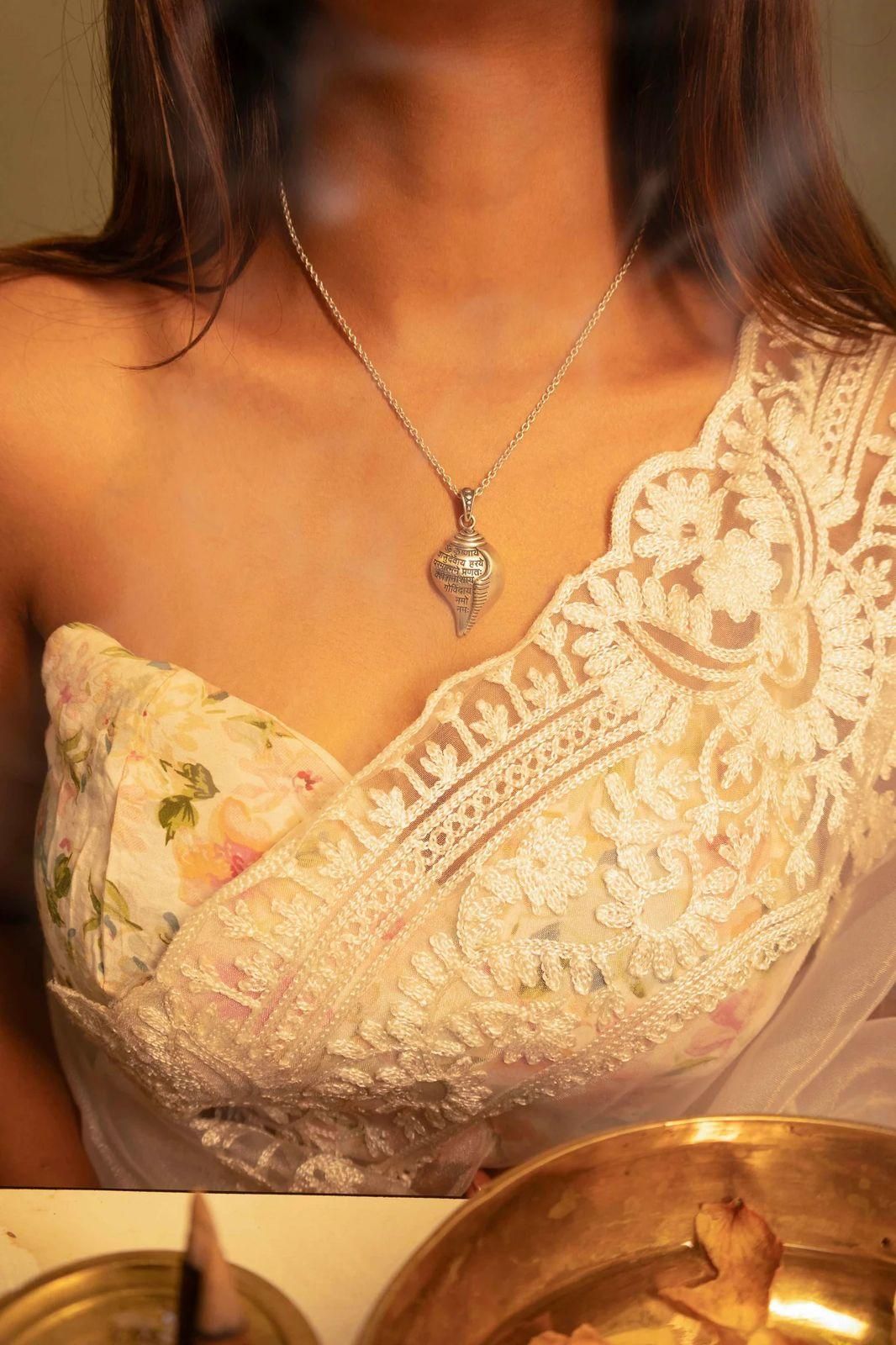 🦚 Shri Krishna Shankha Pendant with Chain | 🕉️